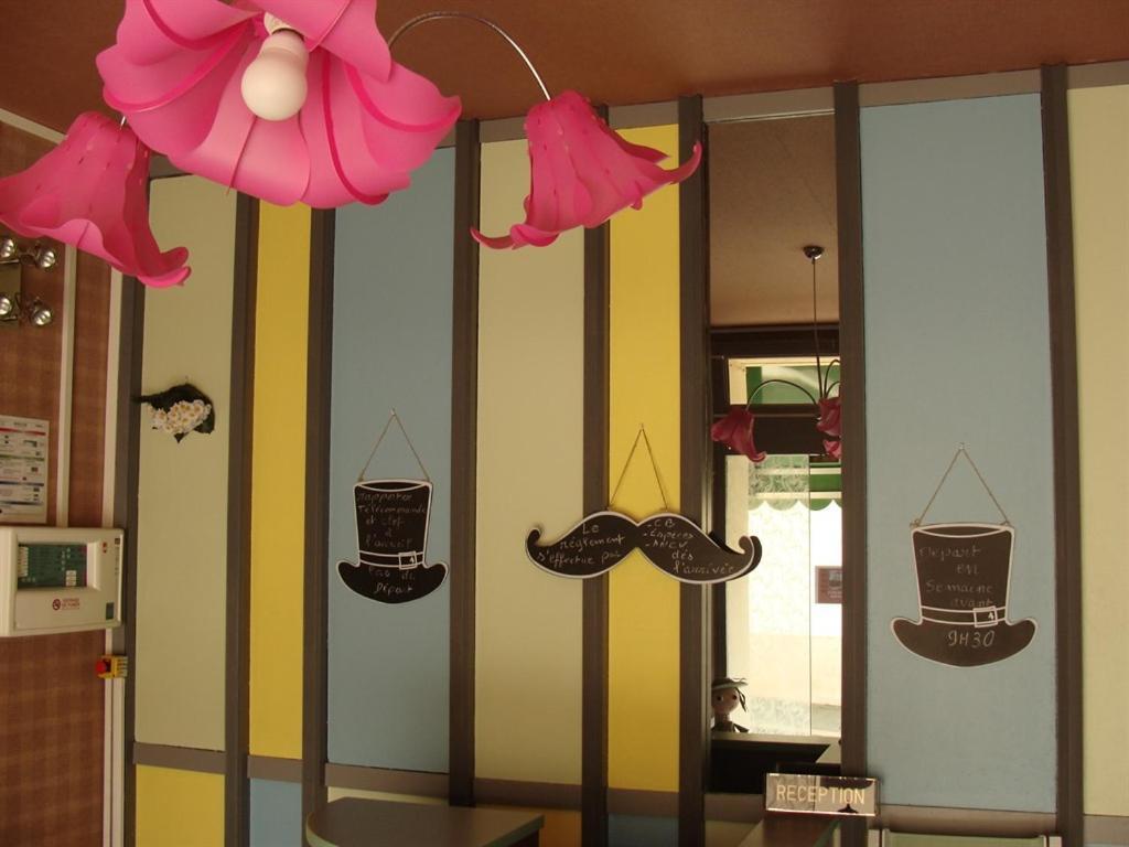 Hotel Le Flaubert Fougères Buitenkant foto