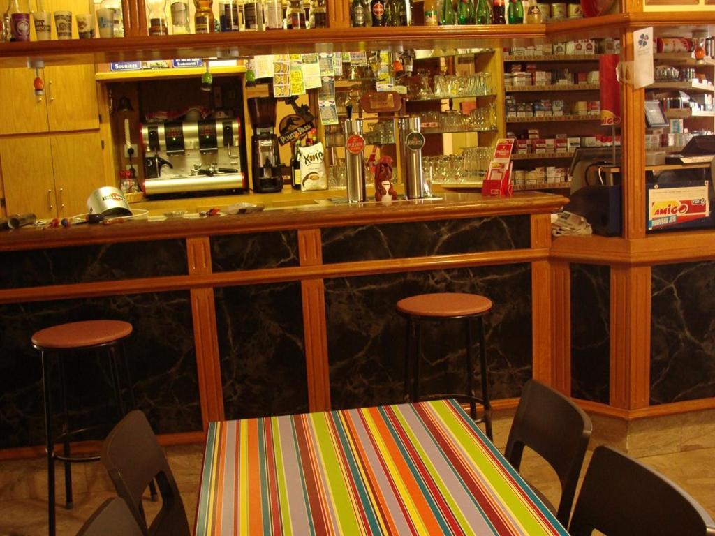 Hotel Le Flaubert Fougères Buitenkant foto