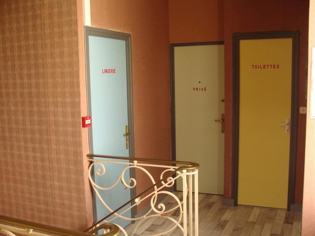 Hotel Le Flaubert Fougères Buitenkant foto