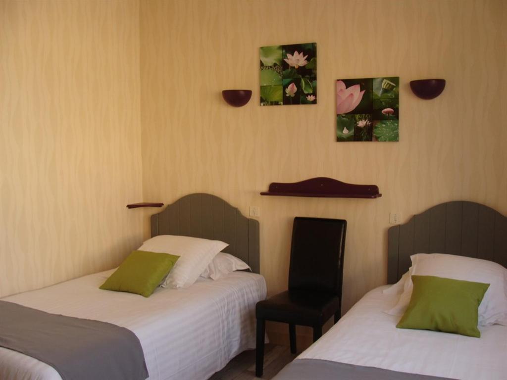 Hotel Le Flaubert Fougères Kamer foto