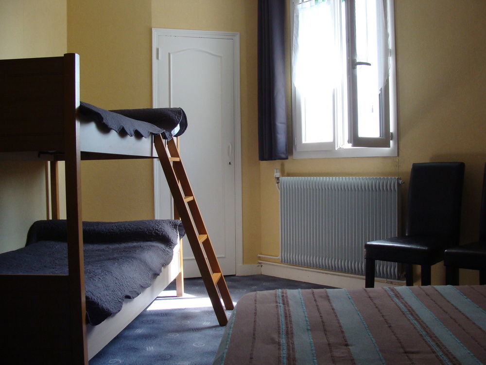 Hotel Le Flaubert Fougères Buitenkant foto