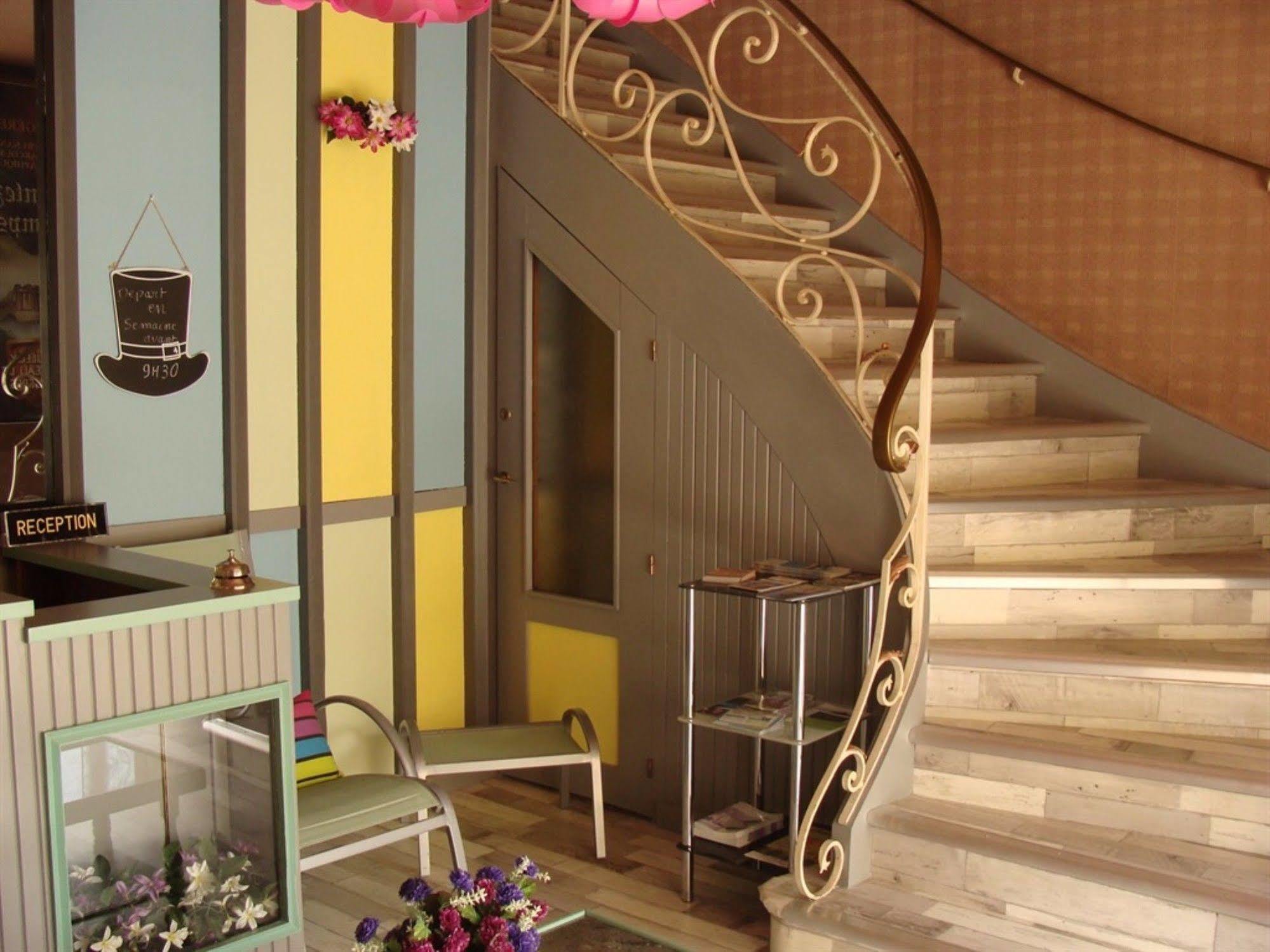 Hotel Le Flaubert Fougères Buitenkant foto