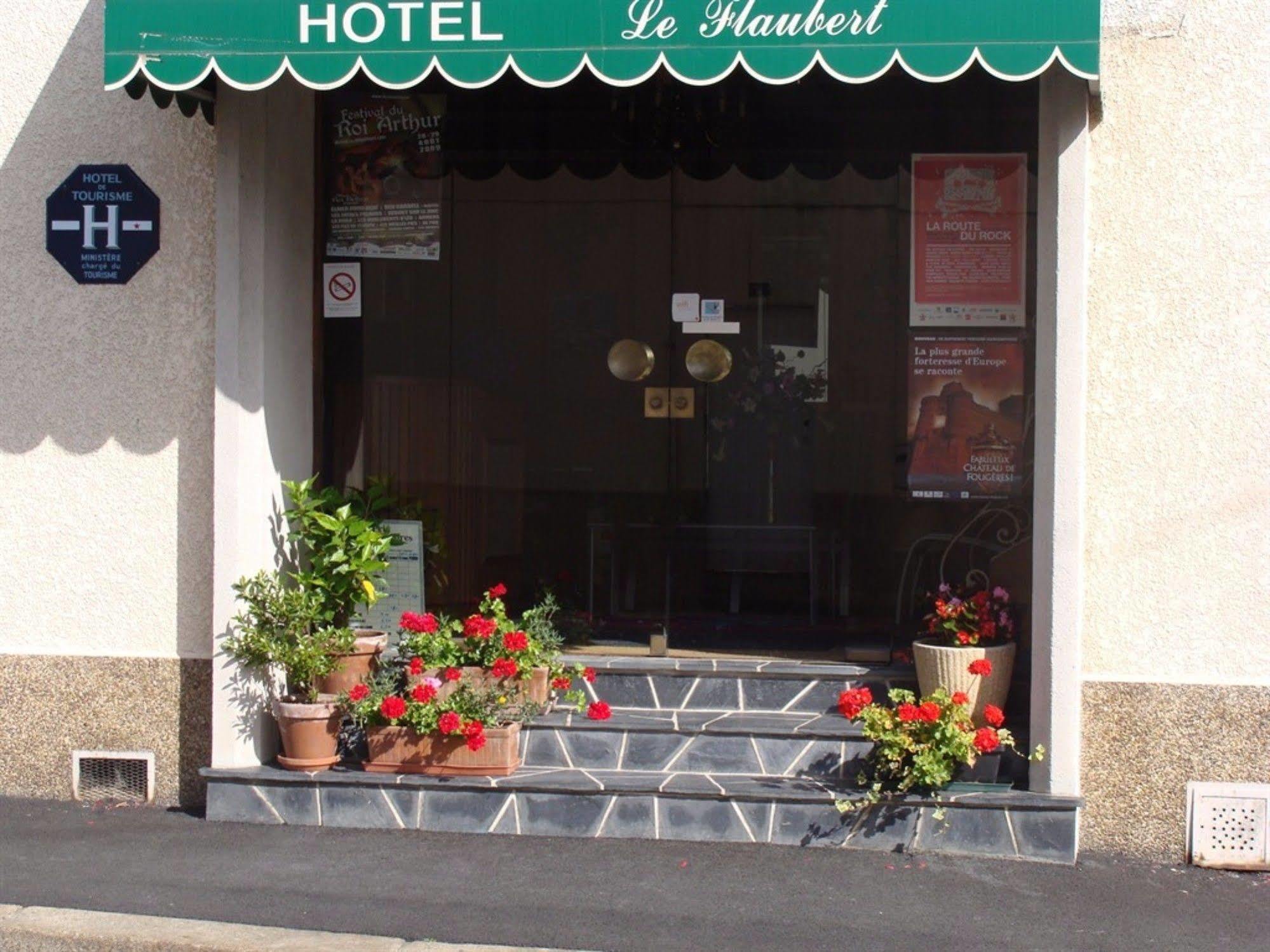 Hotel Le Flaubert Fougères Buitenkant foto